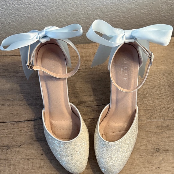 Elegant White Glitter Heels with Bow - Picture 6 of 6